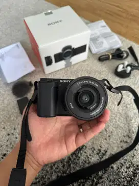 Kamera Mirrorless SONY ZV-E10