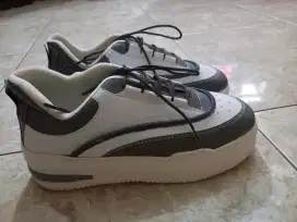 Jual sepatu wanita size 40 (baru)