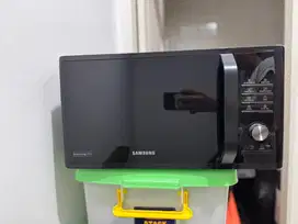 Samsung 23L Microwave Oven Grill Browning Plus Black