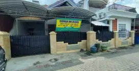 Dijual Cepat ! Rumah 2 Lantai Lok Strategis + Furniture