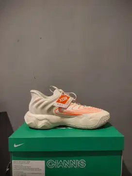 Sepatu basket merk Nike GIANNIS IMORTALITY EP 4