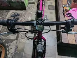 Sepedah comoter ukuran 26 udah UPGRED cakep sama federal ukuran 20