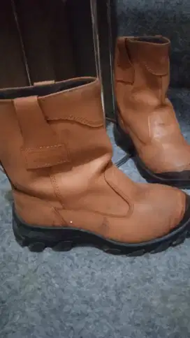 jual safetyboot pria ukuran 42