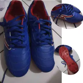 Sepatu sepak bola ukuran 39