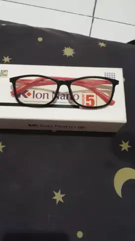 Kacamata ion nano