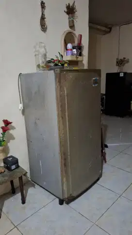 KULKAS TOSHIBA GLACIO 1 PINTU SECOND KONDISI RUSAK