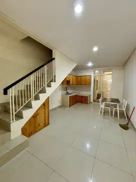 Sewa Rumah Green Lake City Cluster Amerika rapi ada ac