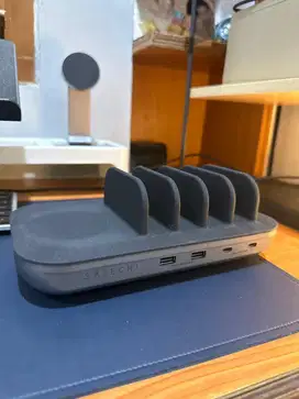 Satechi Dock5 Multi Device Wireless Qi Charging Station