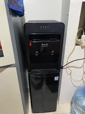 Low watt Arashi ABD03N Dispenser Air Elektrik Galon Bawah warna hitam
