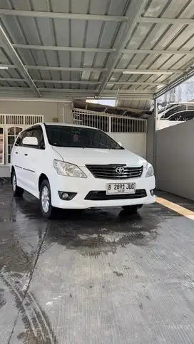 Innova V diesel AT 2013