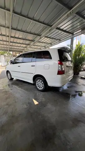 Innova V diesel AT 2013