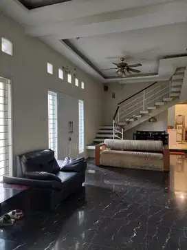 Rumah siap huni 3 lantai kelapa Gading