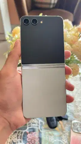 Samsung Z Flip5 8/256GB (Hijau mint) resmi