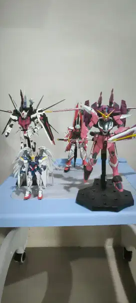 Gundam semua bandai 1 RG dan 3 MG