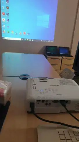 PROYEKTOR EPSON EB-X450 - MULUS