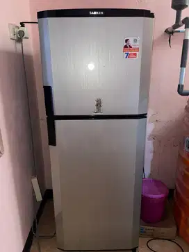 Kulkas sanken 2 pintu
