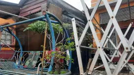 Ayunan teras rumah