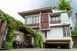 Rumah Taman Cilandak 4 Lantai dengan Swimming Pool