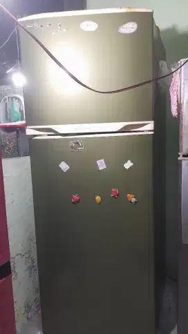 Lemari es electrolux