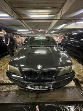 BMW 318i 2002 Bensin