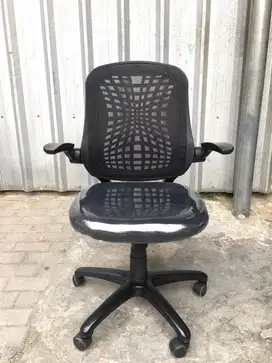 Kursi kantor merk stram