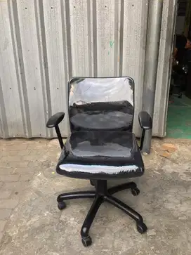 Kursi kantor merk stram