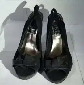 Sepatu Hak Tinggi
Rotelli 
VERRA PELLE