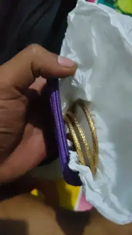 Menerima emas semua kondisi