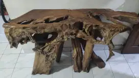 Meja akar jati besar Dan kokoh
