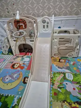Mainan anak perosotan