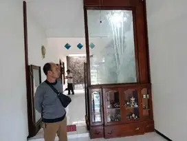 rumah 2 lantai siap huni