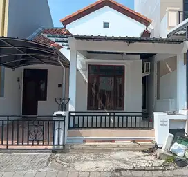 dekat dengan pusat kuliner