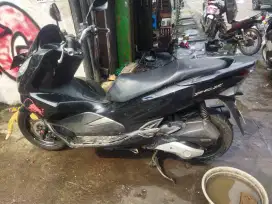 Honda PCX hitam 2019