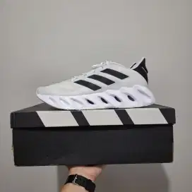 Sepatu Adidas Size 46 Switch FWD 2 M Original Pria Running White UK 11