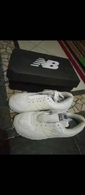 Sepatu NB Putih
