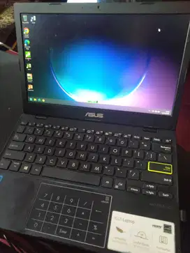 Notebook Asus E210MAO-HD424 N4020 4/256 mulus tanpa minus like new