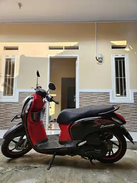 Motor Honda Scoopy FI Hitam Merah 2013