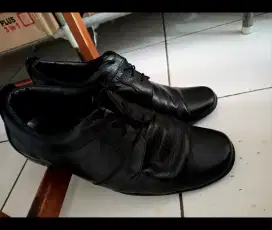 Sepatu Kulit asli size 45, Very Good Condition