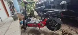 Sepeda listrik (kondisi mati)