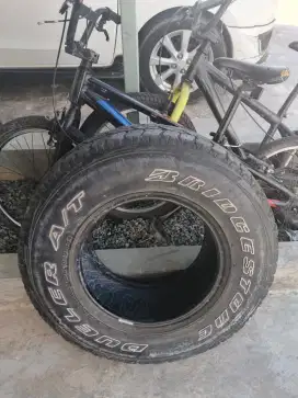Dijual ban rimba merk Bridgestone ring 15 30x9.5 kondisi 75%