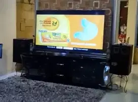 Meja Dudukan TV + TV 65 Inch