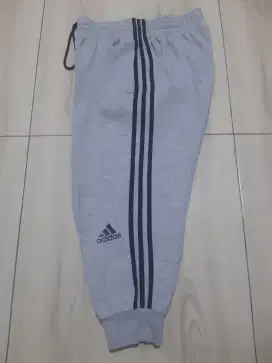 Celana Jogger 3/4 Adidas Stripes