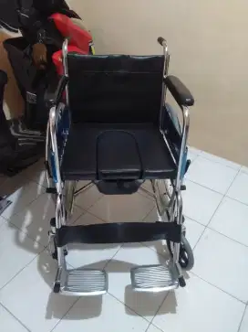 Kursi roda BAB sellaco