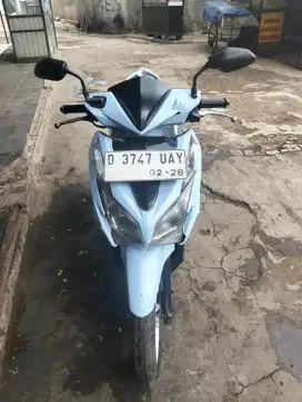 Vario 125 kzr putih