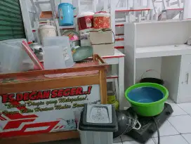 Peralatan rumah makan lengkap, meja, kulkas, kknpor