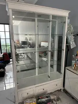 Jual cepat lemari pajangan kaca