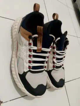 Sepatu SKECHERS monster ukuran 42 kondisi bagus
