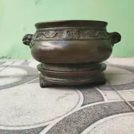 Tempat abu dupa perunggu