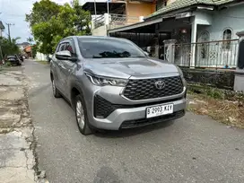 Toyota kijang innova zenix 2024 v bensin.tangan. Pertama dari baru
