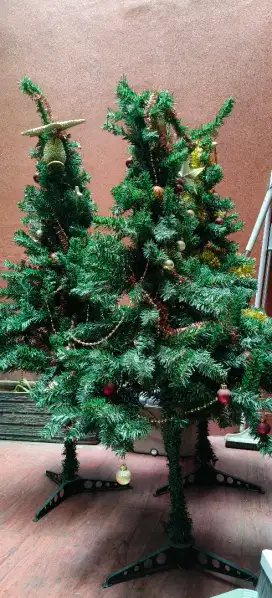 Pohon natal second ukuran sedang
